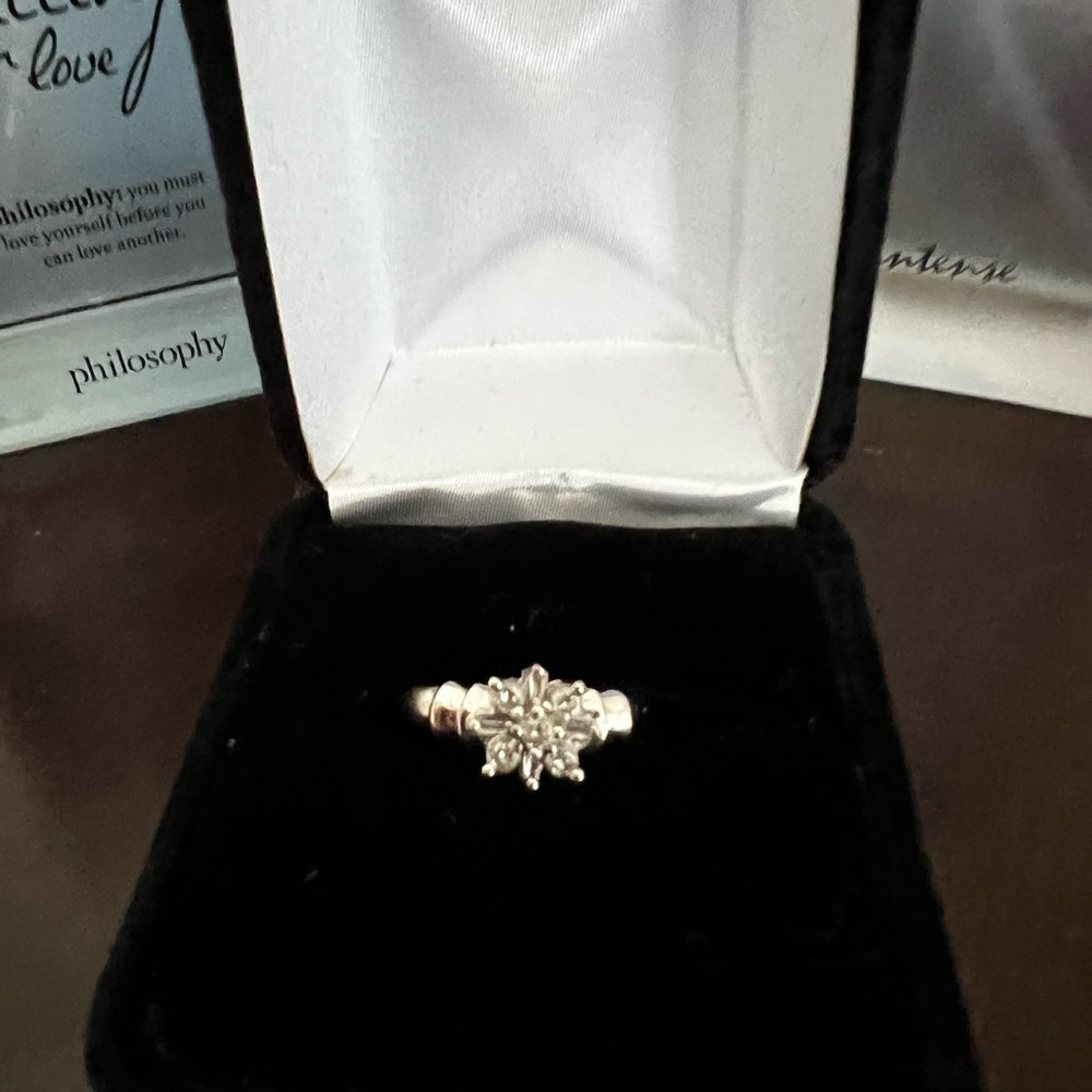 14kt white gold 1ct diamond ring